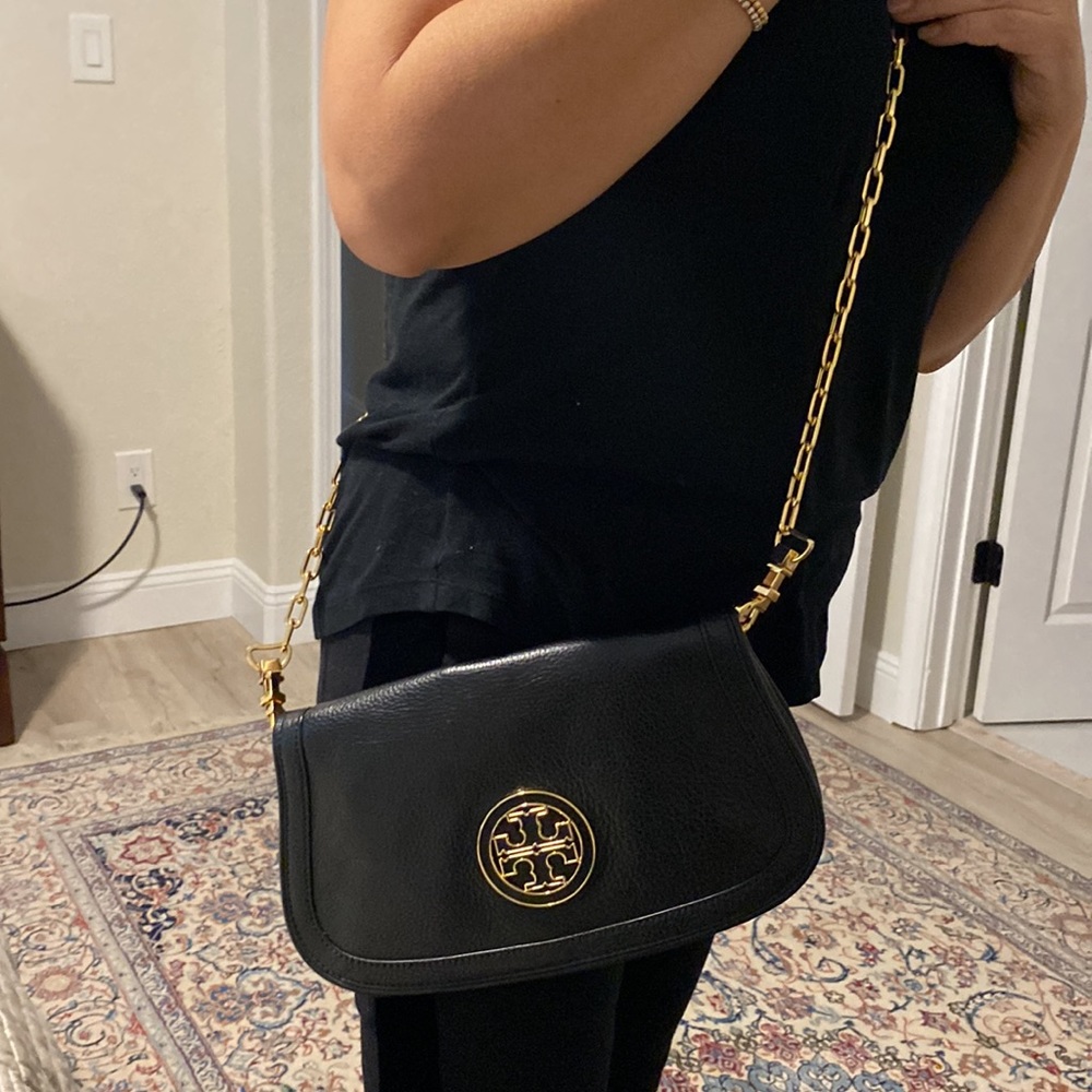 Black bag with dust bag included